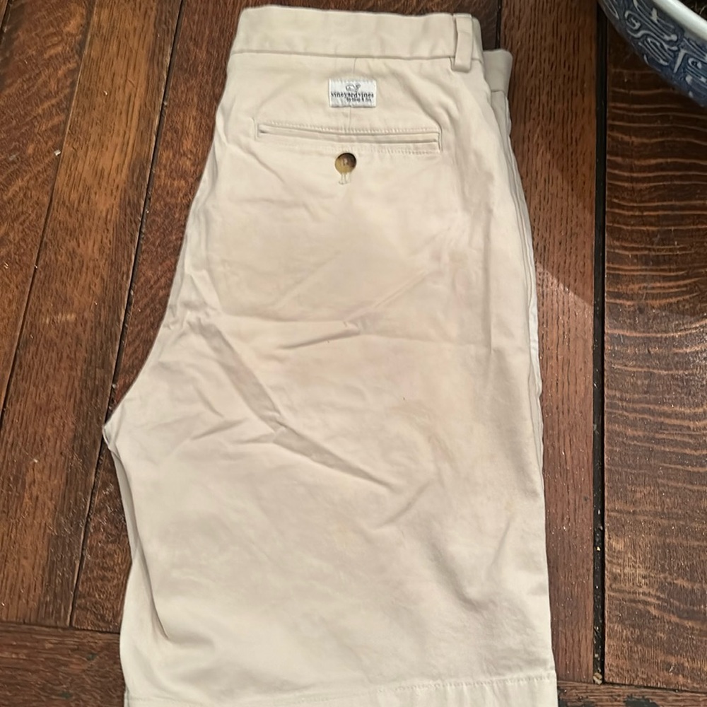 Vineyard Vines shorts. Size 32. Khaki.